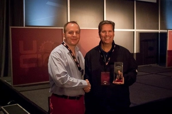 B2W Software founder and CEO Paul McKeon (right) presents the 2018 Client Award for Best Use of the B2W One Platform to Kevin Lenover, vice president of construction at American Asphalt Company during the annual B2W User Conference in March.